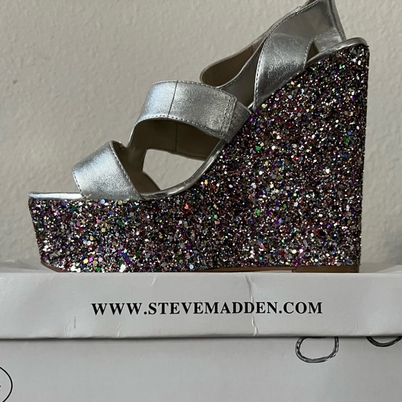 Steve Madden Silver Confetti Bradshaw Wedge Size 8 - Picture 2 of 5